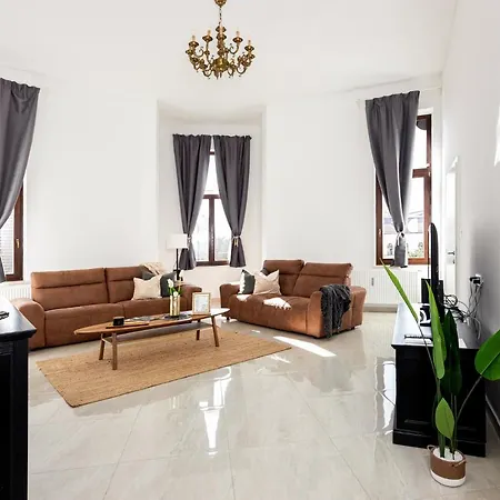 Kossuth Loft Apartment- Location In Downtown Veszprém