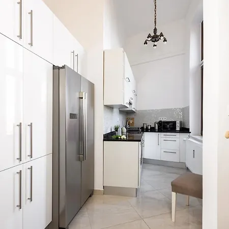 Kossuth Loft Apartment- Best Location In Downtown Apartment