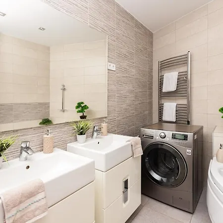 Kossuth Loft Apartment- Location In Downtown