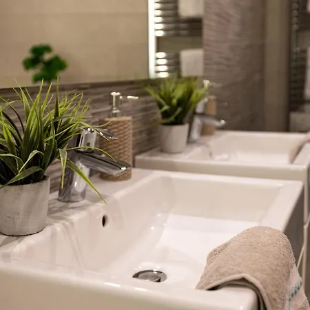 Kossuth Loft Apartment- Location In Downtown Apartmán *